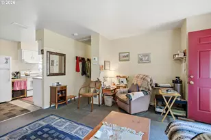 9421 SE Glenwood St, Portland, OR 97266 - Photo 10
