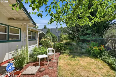 9421 SE Glenwood St, Portland, OR 97266 - Photo 8