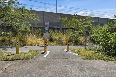 9421 SE Glenwood St, Portland, OR 97266 - Photo 30