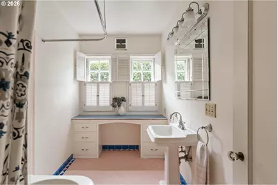 606 SW Evans St, Portland, OR 97219 - Photo 12