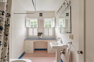 606 SW Evans St, Portland, OR 97219 - Photo 12