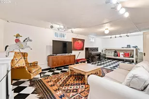 606 SW Evans St, Portland, OR 97219 - Photo 36