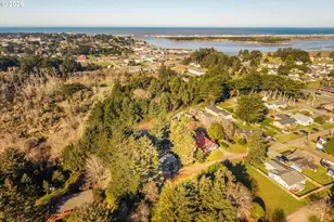 498 Klamath Ave SE, Bandon, OR 97411 - Photo 36