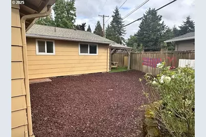 1960 Valhalla St, Eugene, OR 97401 - Photo 32