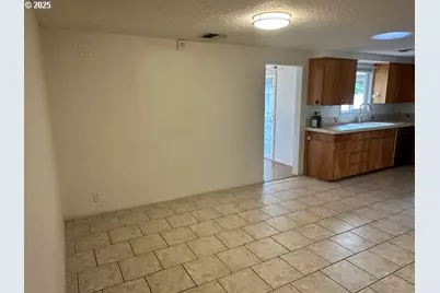 1960 Valhalla St, Eugene, OR 97401 - Photo 10