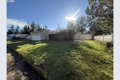 3863 Vista Dr, North Bend, OR 97459 - Photo 1