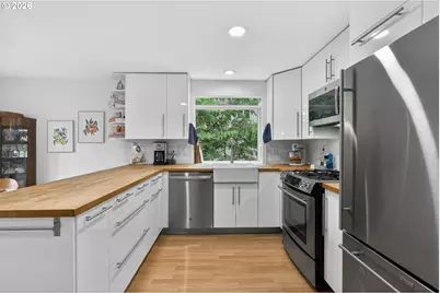 8115 SW Hemlock St, Portland, OR 97223 - Photo 8