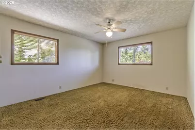 8415 SW River Rd, Hillsboro, OR 97123 - Photo 16