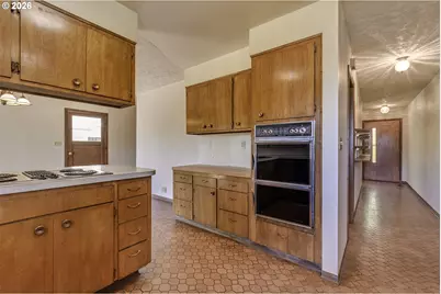 8415 SW River Rd, Hillsboro, OR 97123 - Photo 14