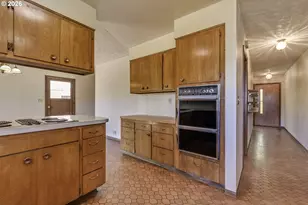 8415 SW River Rd, Hillsboro, OR 97123 - Photo 14