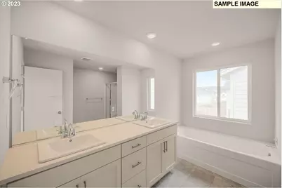 1047 Clemson St, Woodburn, OR 97071 - Photo 32