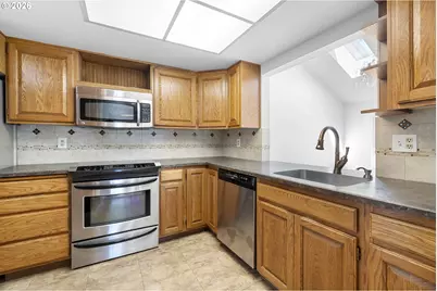 1950 SW Leewood Dr, Beaverton, OR 97003 - Photo 10