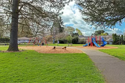 8915 SE Market St, Portland, OR 97216 - Photo 22