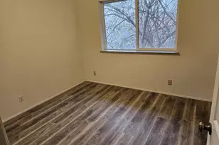 421/425 S 58th St, Springfield, OR 97478 - Photo 4