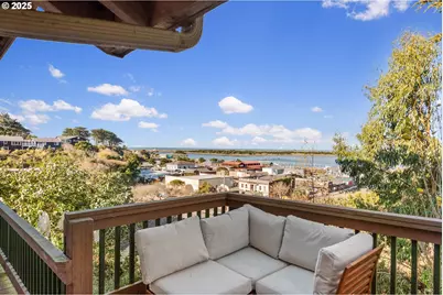 330 Chicago Ave, Bandon, OR 97411 - Photo 12