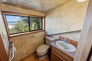 330 Chicago Ave, Bandon, OR 97411 - Photo 18