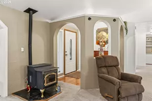 49400 Eagle Rock Pl, Vida, OR 97488 - Photo 10