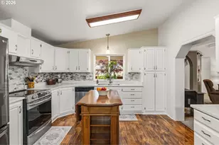49400 Eagle Rock Pl, Vida, OR 97488 - Photo 16
