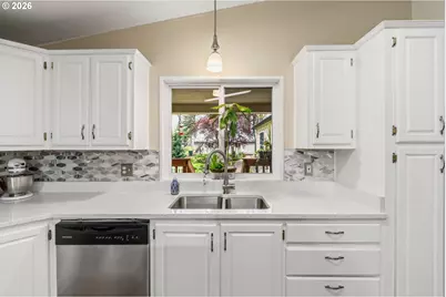 49400 Eagle Rock Pl, Vida, OR 97488 - Photo 18