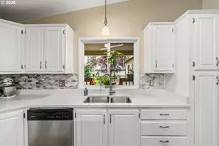 49400 Eagle Rock Pl, Vida, OR 97488 - Photo 18