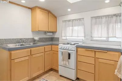 1492 Pearl St, Eugene, OR 97401 - Photo 30