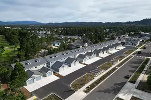 1465 37th St, Florence, OR 97439 - Photo 2