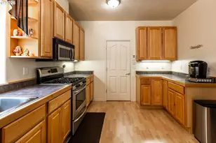 2737 Hallmark Ln, Eugene, OR 97405 - Photo 10