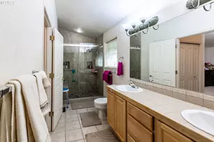 2737 Hallmark Ln, Eugene, OR 97405 - Photo 16