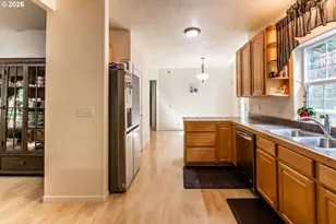 2737 Hallmark Ln, Eugene, OR 97405 - Photo 12