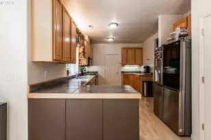 2737 Hallmark Ln, Eugene, OR 97405 - Photo 8