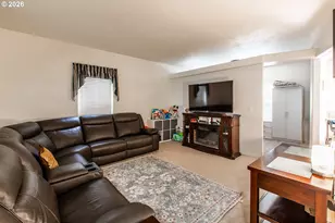 2737 Hallmark Ln, Eugene, OR 97405 - Photo 4