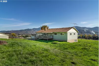 1721 Weaver Rd, Myrtle Creek, OR 97457 - Photo 2