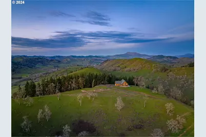 10181 N Umpqua Hwy, Roseburg, OR 97470 - Photo 2