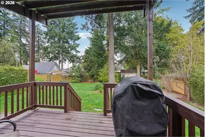 9917 NE Campaign St, Portland, OR 97220 - Photo 32