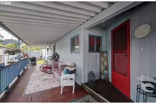 2424 Nightingale Ln, Kelso, WA 98626 - Photo 4