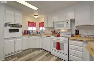 2424 Nightingale Ln, Kelso, WA 98626 - Photo 8