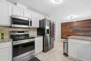 827 NE Faloma Rd, Portland, OR 97211 - Photo 14