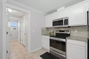 827 NE Faloma Rd, Portland, OR 97211 - Photo 16