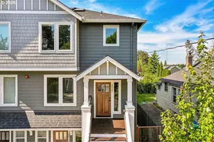 2027 SE Harold St, Portland, OR 97202 - Photo 2