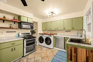 345 E Gloucester St, Gladstone, OR 97027 - Photo 8