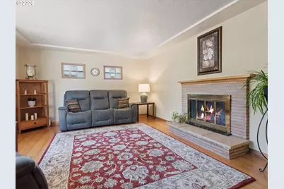 1037 NE 108th Ave, Portland, OR 97220 - Photo 4