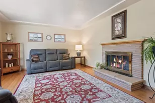 1037 NE 108th Ave, Portland, OR 97220 - Photo 4