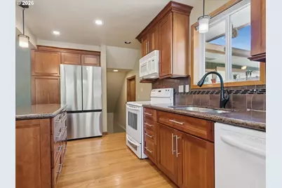 1037 NE 108th Ave, Portland, OR 97220 - Photo 12