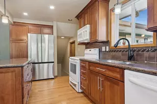 1037 NE 108th Ave, Portland, OR 97220 - Photo 12