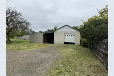 1420 NW Grove St, Roseburg, OR 97471 - Photo 16