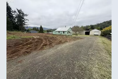 1420 NW Grove St, Roseburg, OR 97471 - Photo 6