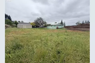 1420 NW Grove St, Roseburg, OR 97471 - Photo 12