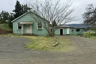 1420 NW Grove St, Roseburg, OR 97471 - Photo 1