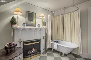 2271 SW Montgomery Dr, Portland, OR 97201 - Photo 20