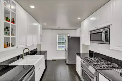 2271 SW Montgomery Dr, Portland, OR 97201 - Photo 14